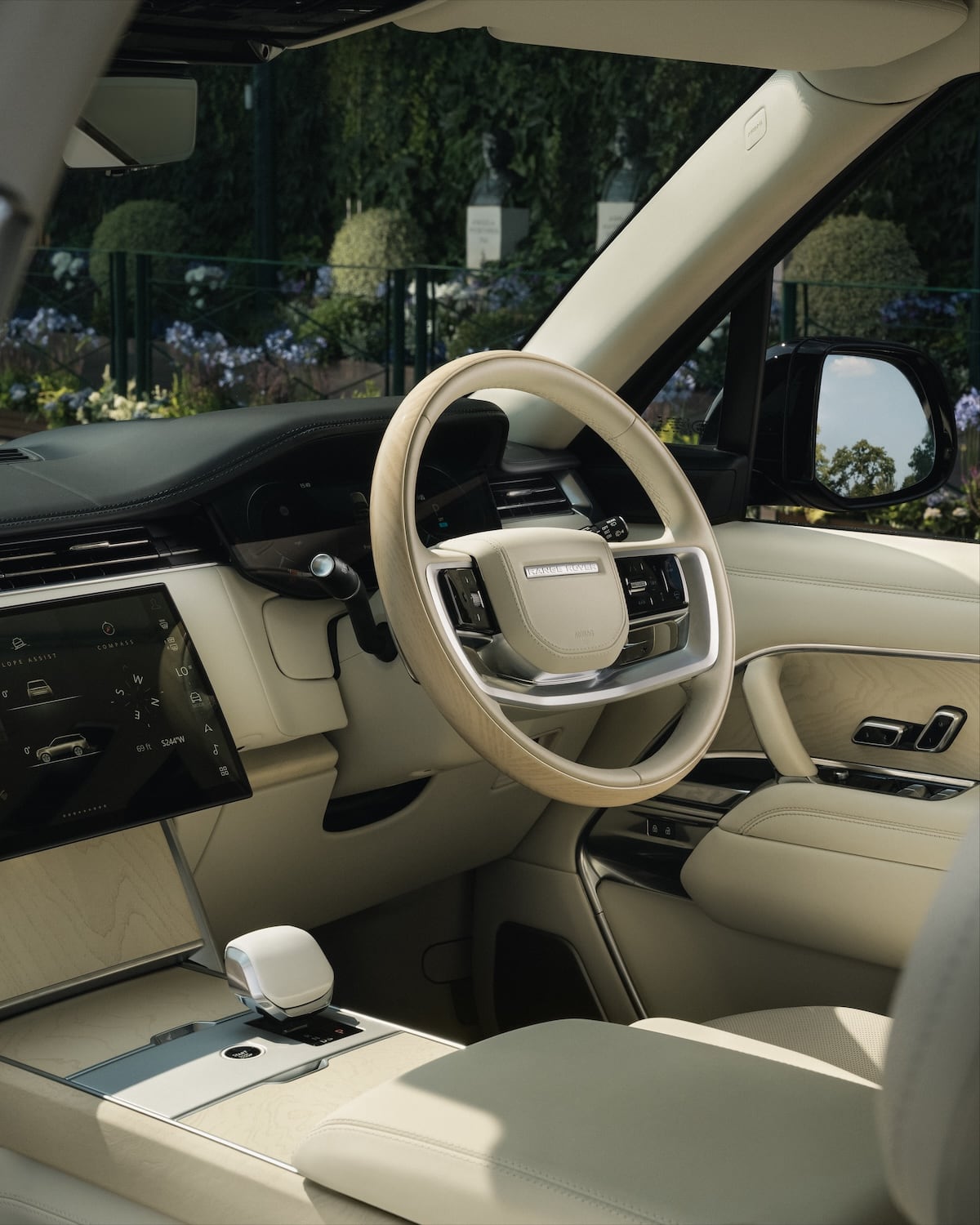Range Rover Wimbeldon RANGE ROVER Returns as Official Vehicle Partner of Wimbledon 2025 — A ...